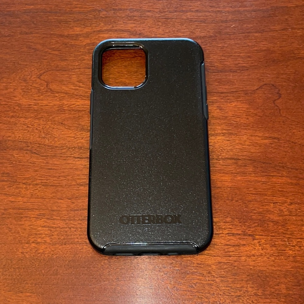 OtterBox iPhone 12/Pro Case Black New